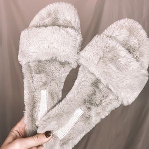 ⭐️ NWT ⭐️ Reformation Lottie Slide